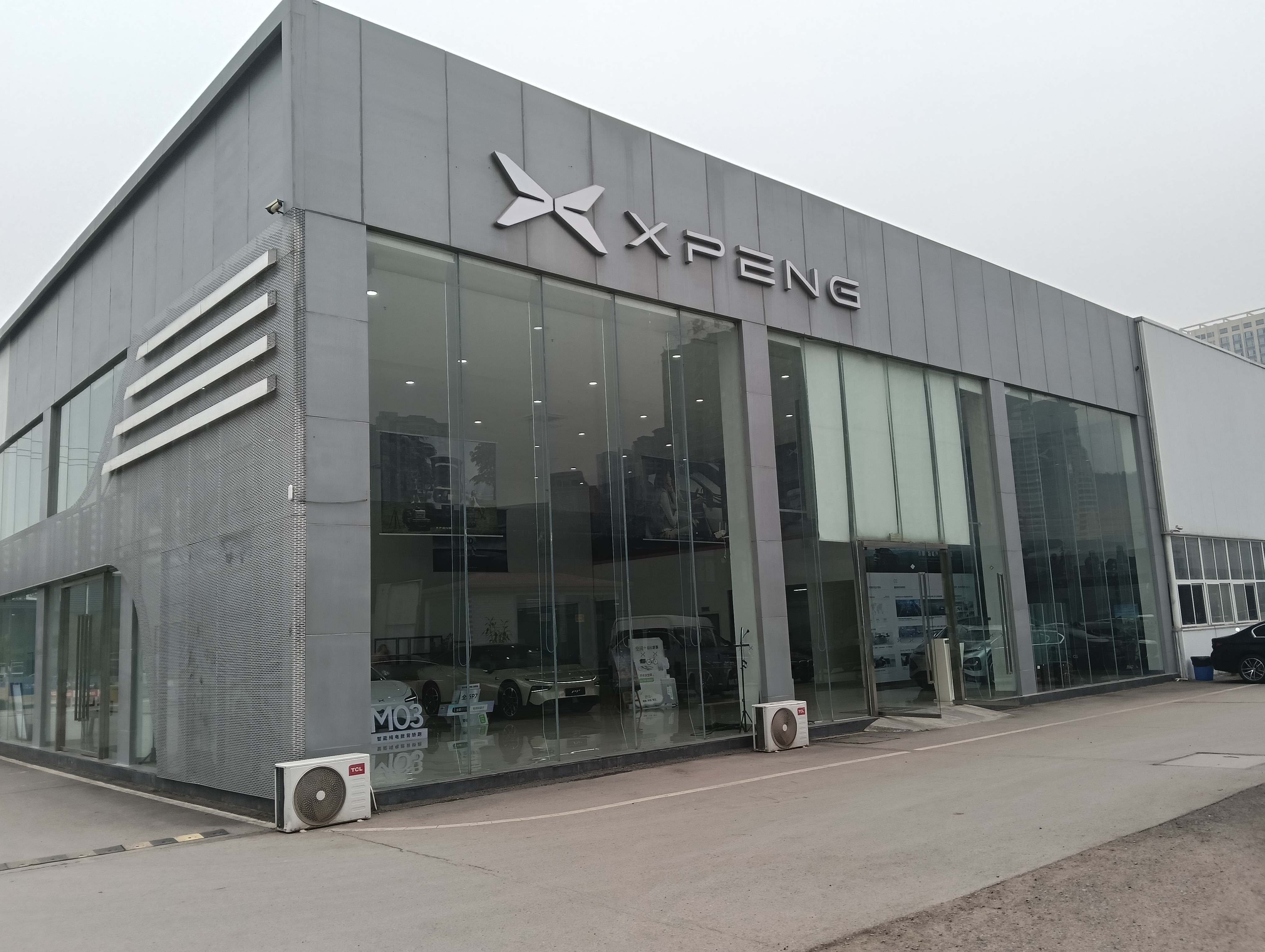 小鹏汽车达州品信汽车园卫星店